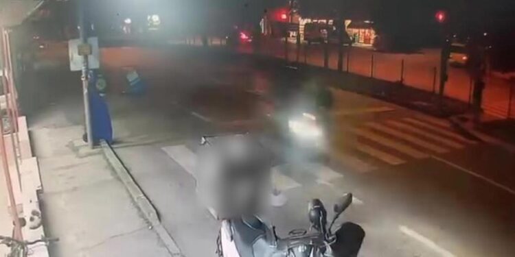 Bursa’da motosikletlinin çarptığı yaşlı adam yere yığıldı