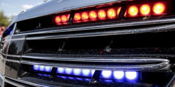 Çakar lambayla polis merkezine gittiler, ceza yediler