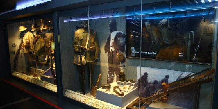 Çanakkale Savaşları Mobil Müzesi, Bakü’de ziyarete açıldı