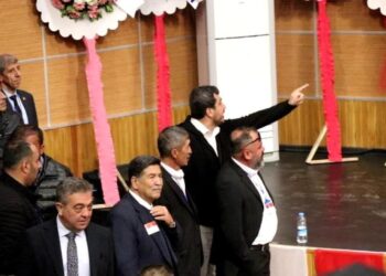 CHP kongresinde ‘etek’ krizi!