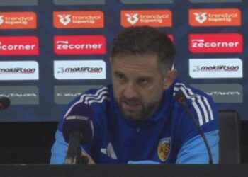 Çifte kupalı şampiyon hoca Süper Lig’deki ilk maçında hezimet yaşadı!