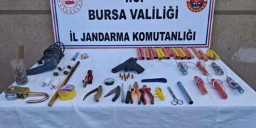 Definecilerin zulasından cephanelik çıktı