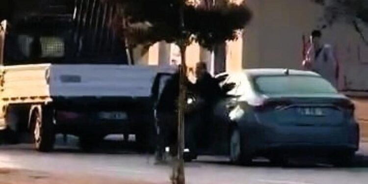 Denizli’de okul müdürünü üç çocuğunun gözü önünde vurdu!