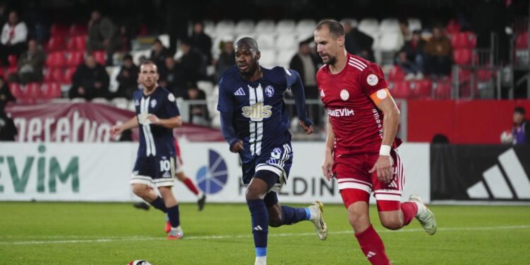 Derbide 1 kırmızı kart 4 gol! Servet Çetin ilk maçını kazandı