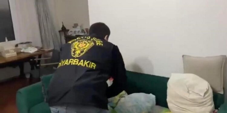 Diyarbakır merkezli 5 ilde ‘Hipnoz’ operasyonu: 9 tutuklama