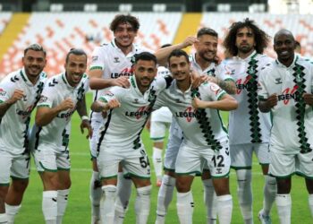 Efsane golcü Türkiye’ye ısındı! 6-0’lık maça 3 golle damga vurdu