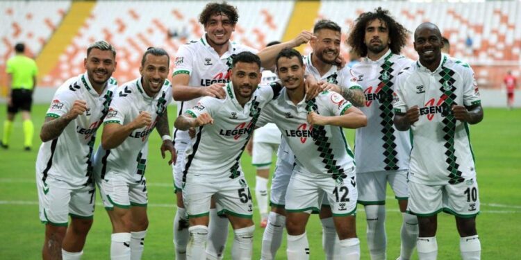 Efsane golcü Türkiye’ye ısındı! 6-0’lık maça 3 golle damga vurdu