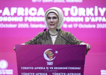 Emine Erdoğan: ‘Dünyanın yeni hikayesini kadınlar yazacak!’