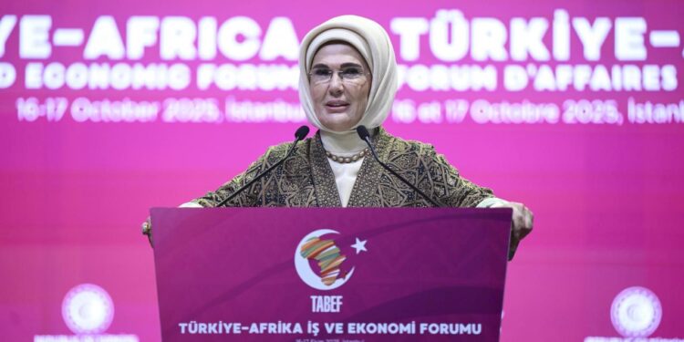 Emine Erdoğan: ‘Dünyanın yeni hikayesini kadınlar yazacak!’