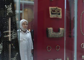 Emine Erdoğan, Umman’daki Ulusal Müze’yi ziyaret etti