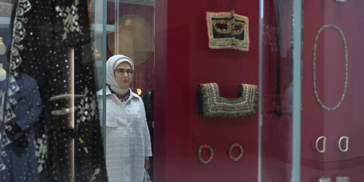Emine Erdoğan, Umman’daki Ulusal Müze’yi ziyaret etti