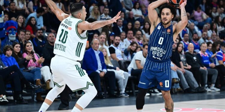 Ergin Ataman, Anadolu Efes’i Cedi’yle yıktı