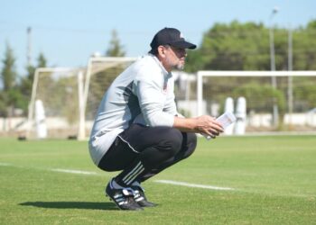 Erol Bulut yeni takımında ilk antrenmanına çıktı