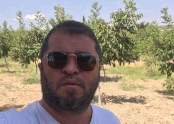 Eşinin sevgilisi tarafından satırla öldürüldü