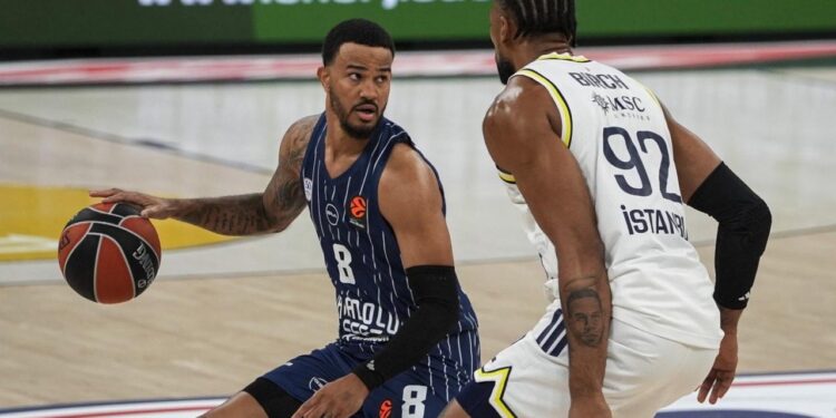 EuroLeague’deki Türk derbisi Fenerbahçe’nin!