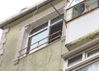 Fatih’te korkunç ölüm: 5. kattan yere çakıldı!