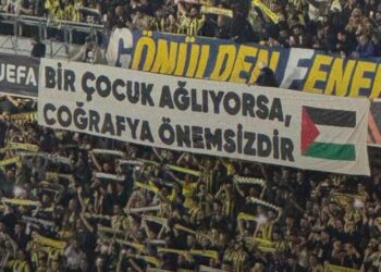 Fenerbahçe taraftarından Filistin için anlamlı pankart
