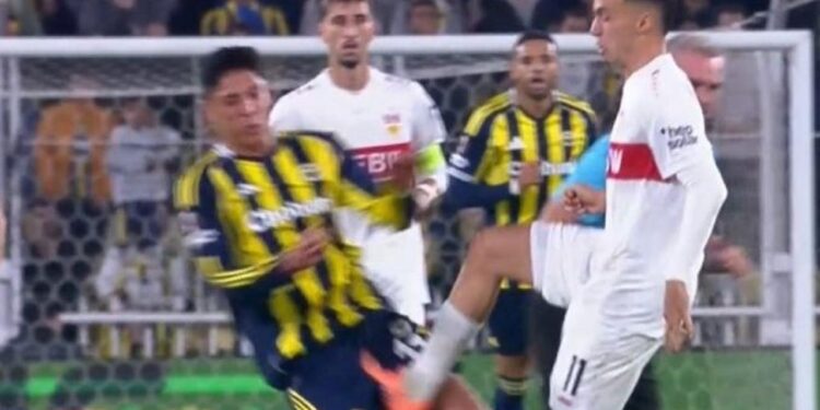 Fenerbahçe taraftarını çileden çıkaran faul! Yıldız oyuncu kan revan içinde kaldı