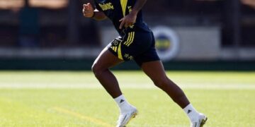 Fenerbahçelilerin gözü kulağı bu haberdeydi! Yıldız isim geri döndü