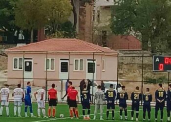 Futbolcunun gözü döndü, soyunma odasından bıçak aldı: Taraftarı öldürecekti