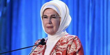Galata Kulesi’ne yansıtıldı: Emine Erdoğan’dan dikkat çeken mesaj