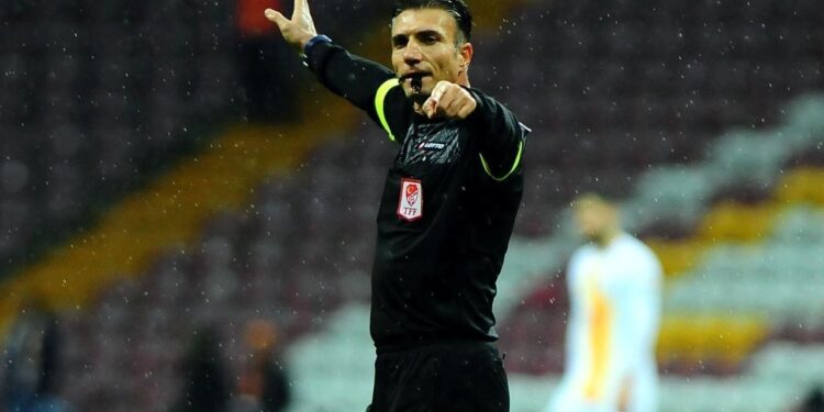 Galatasaray – Göztepe maçının VAR’ı Özgür Yankaya oldu