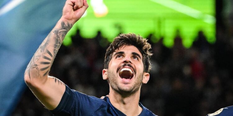 Galatasaray Şampiyonlar Ligi kupalı 21’lik stoperin peşinde