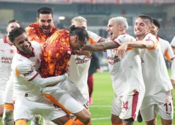 Galatasaray’ın yıldızından ayrılık iddialarına yanıt: Alman basınına konuştu