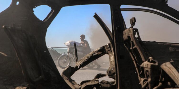 Gazze’de ‘sarı hat’ katliamı! Bölgeyi geçen sivil araç vuruldu! 11 şehit!