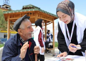 Genç Yeryüzü Doktorları çalışmalarıyla örnek oluyor
