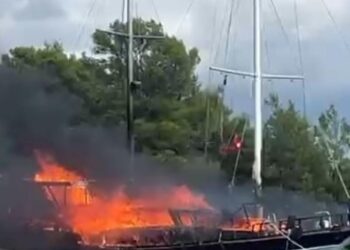 Göcek’te tekne alevlere teslim oldu