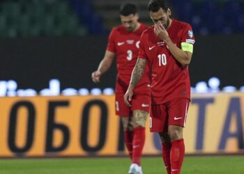 Hakan Çalhanoğlu “100”ler kulübüne girdi