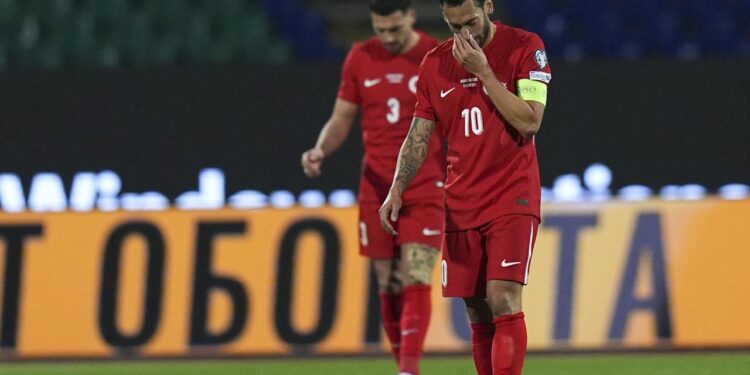 Hakan Çalhanoğlu “100”ler kulübüne girdi