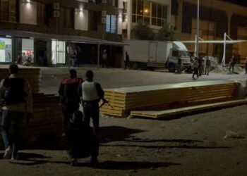 Hareketli dakikalar! Operasyonda polisle çatıştılar