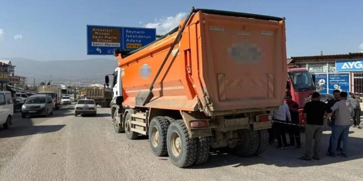 Hatay’da korkunç kaza: Yolun karşısına geçmek isterken canından oldu