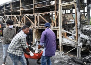 Hindistan’da katliam gibi kaza… Motosiklet yolcu otobüsüne çarpmıştı! En 25 ölü!