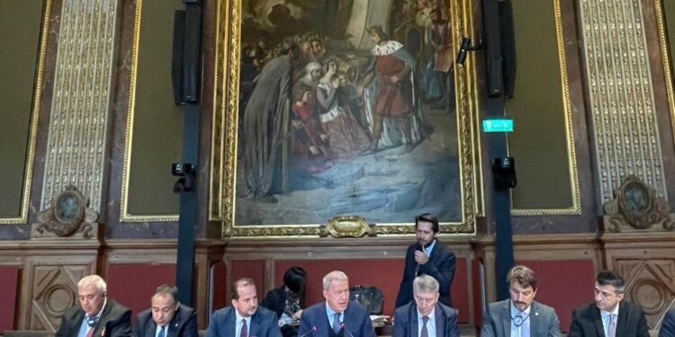 Hulusi Akar’dan Fransa’da kritik temas! İlk açıklama!