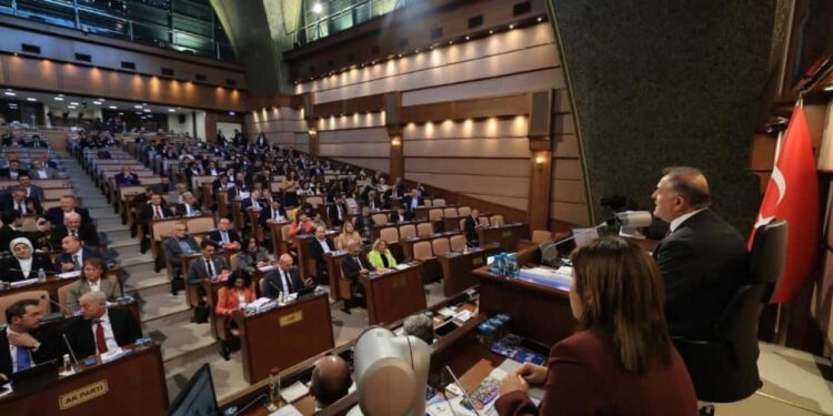 İBB’de kentsel dönüşüm rafa kaldırıldı: 2025 bütçesinin yarısından fazlası konsere ayrıldı