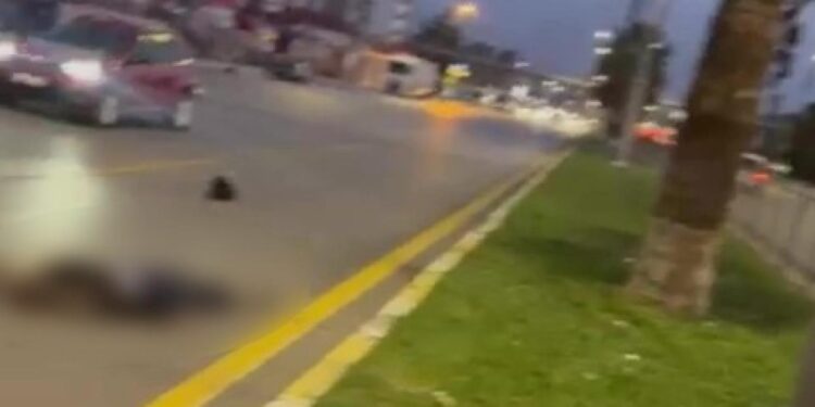 İki arkadaşın feci ölümü: Aydınlatma direğine çarptılar!