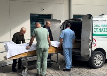 İki genç arasında başlayan tartışma silahlı kavgaya dönüştü, 1 ölü