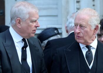 İngiltere Kraliyet ailesinde çatlak! Prens, Kraliyet unvanlarından vazgeçti