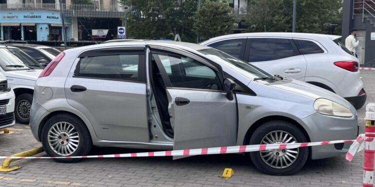 İşletme müdürü aracında silahlı saldırıya uğradı