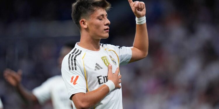 İspanya çalkalanıyor: Arda Güler’den polise olay hareket