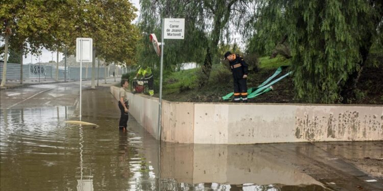 İspanya’da sel! Çok sayıda vatandaş mahsur kaldı