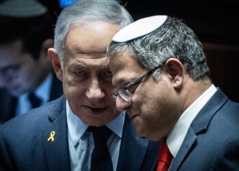 İsrail ateşkes sonrası karıştı: Rehine aileleri ve siyasilerden Netanyahu’ya tepki yağdı!