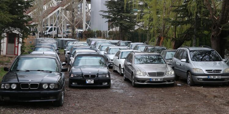 İstanbul merkezli 12 ilde “change” araç operasyonu: 74 gözaltı