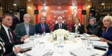 İstanbul Valisi Gül, kentte görev yapan muhtarlarla bir araya geldi