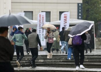 İstanbul’a sarı uyarı: Meteoroloji ve valilik saat verdi: Çok kuvvetli yağacak!