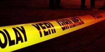 İstanbul’da makas atarak ilerliyordu, devrildi!