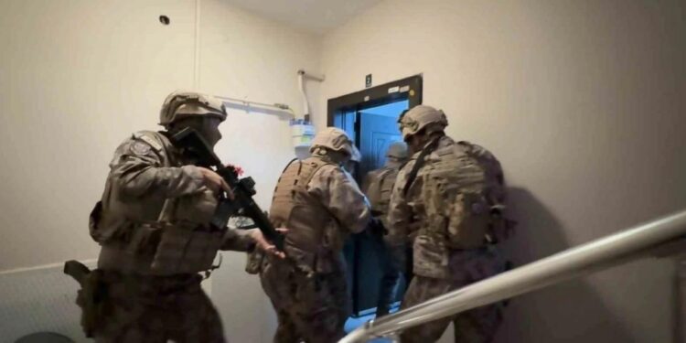 İstanbul’da suç örgütüne operasyon: 16 şüpheli gözaltına alındı